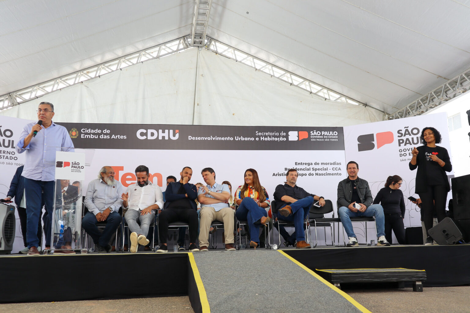 Casa Paulista entrega mais de 230 moradias a famílias em Embu das Artes