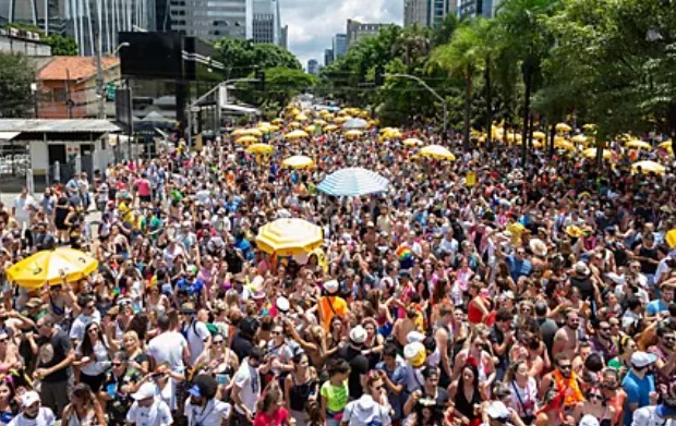 Pedro Sampaio arrasta multidão no Ibirapuera com hit “Jetski” e encerra carnaval de rua em SP