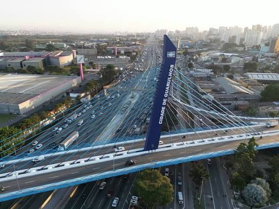 Prefeito Lucas Sanches assina contrato histórico de R$ 75 milhões para projetos urbanos em Guarulhos