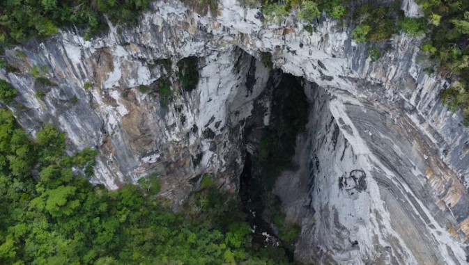 Caverna no interior de São Paulo pode entrar para o Guinness Book por maior pórtico vertical do mundo