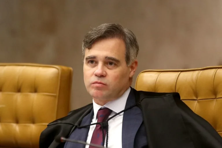Ministro André Mendonça determina imediata transferência de Vorcaro para a Penitenciária Federal de Brasília