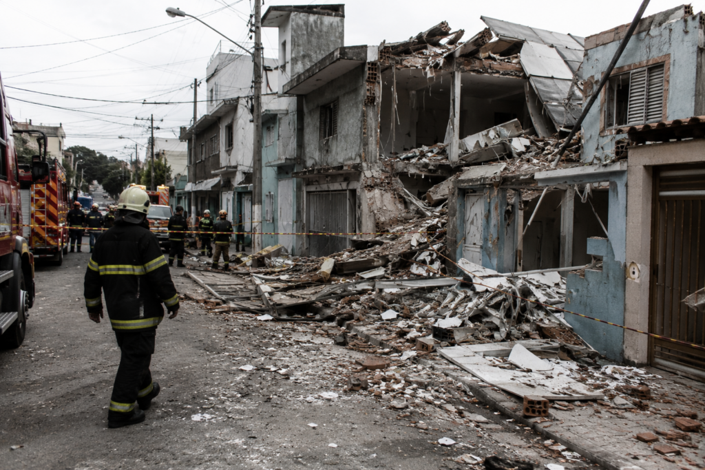 Explosão destrói casas e deixa rastro de devastação na Zona Norte de São Paulo