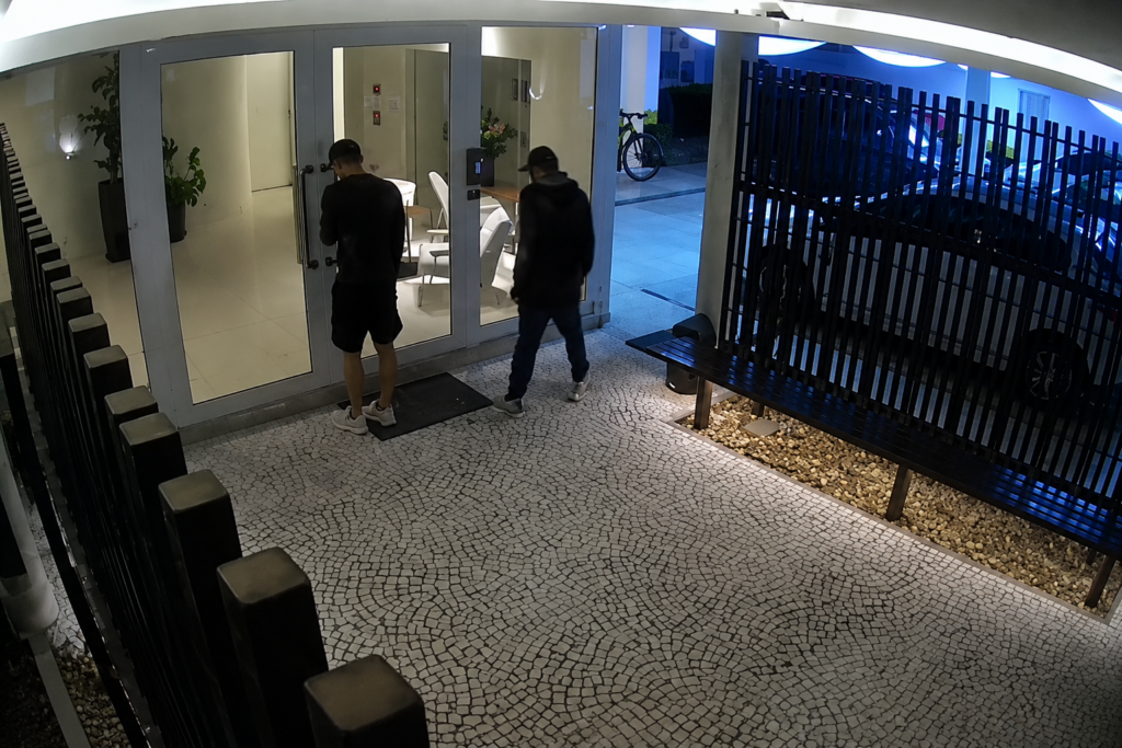 Quadrilha usa controle clonado para invadir condomínio de luxo em Alto de Pinheiros