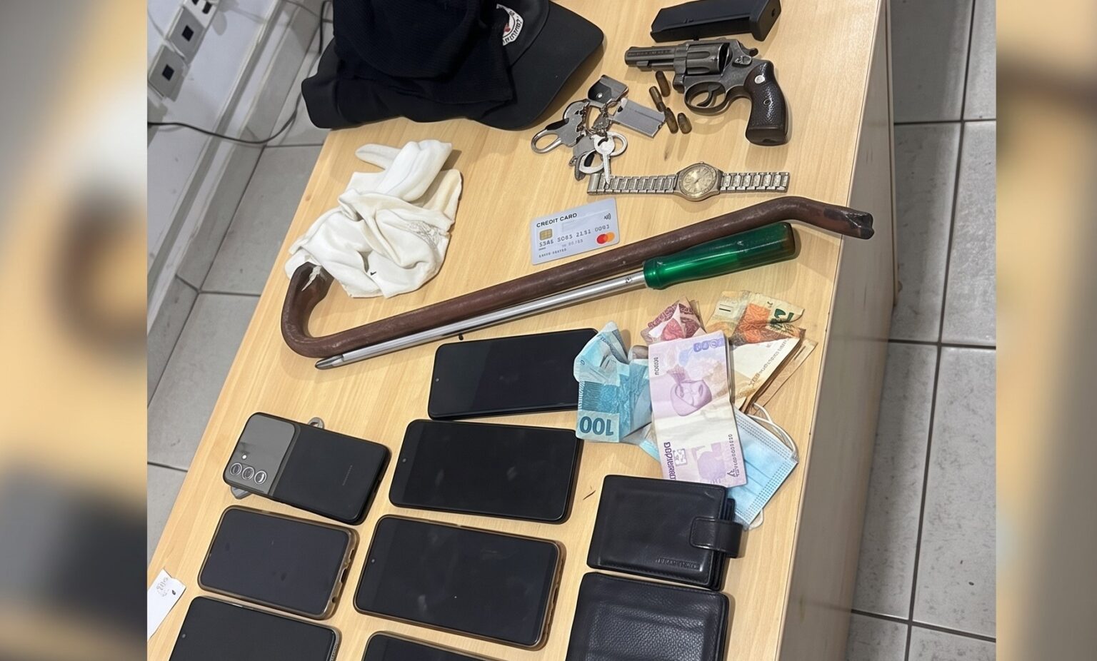 QUADRILHA ESPECIALIZADA EM ROUBOS E SEQUESTRO É PRESA EM FLAGRANTE PELA POLÍCIA MILITAR