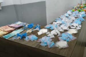 HOMEM É PRESO COM MAIS DE 875 GRAMAS DE DROGAS EM MOGI DAS CRUZES